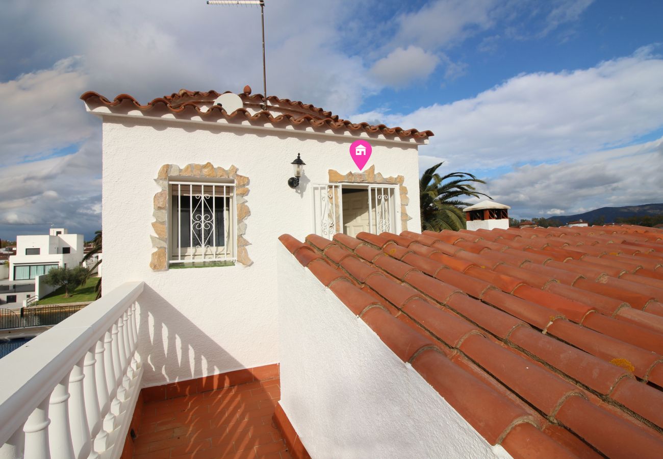 Villa in Empuriabrava - 0108-LLOBREGAT House at the canal with pool and mooring