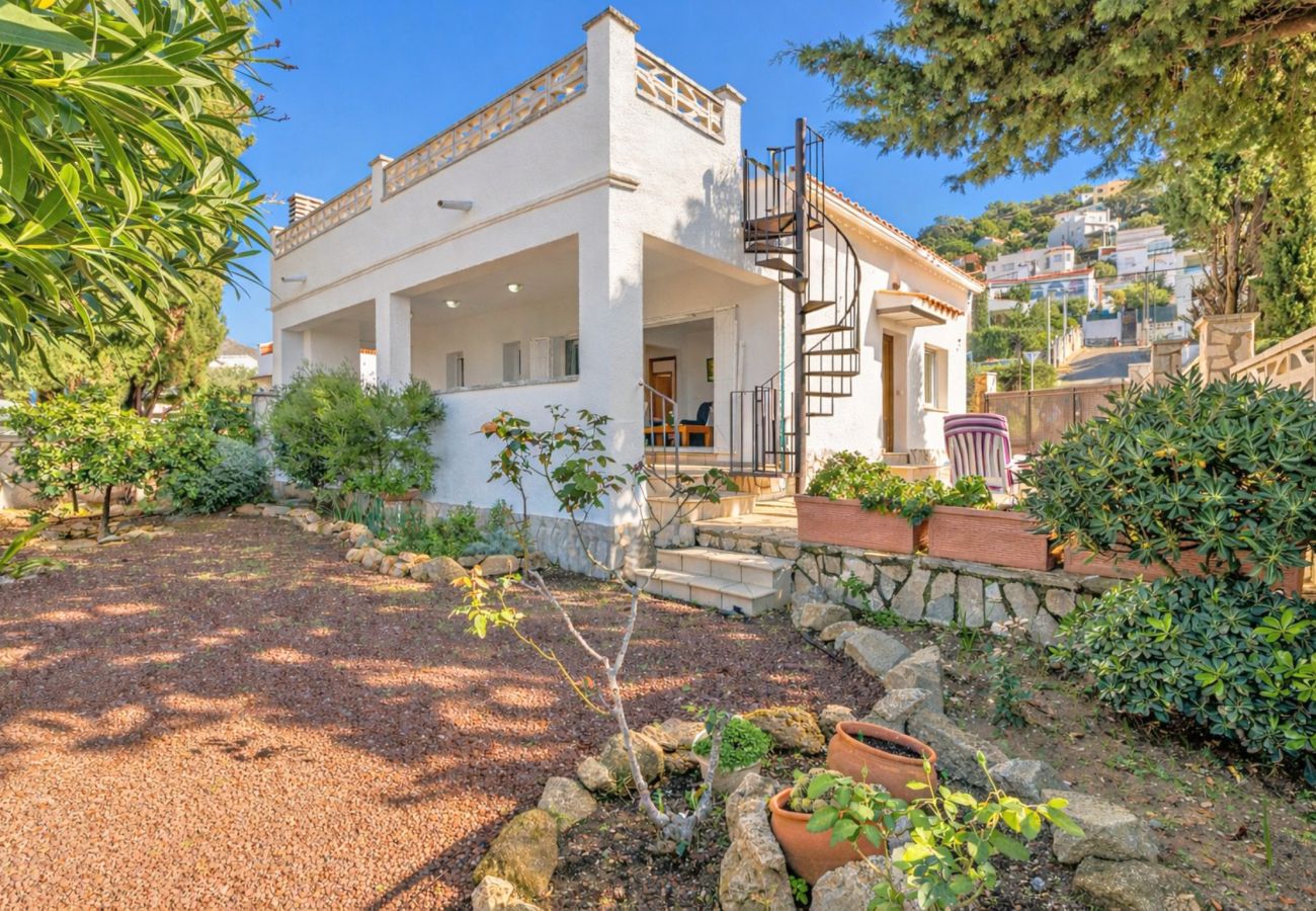 Villa in Rosas / Roses - 2029-GRECS Roses House with wifi, Smart TV, garden and parking