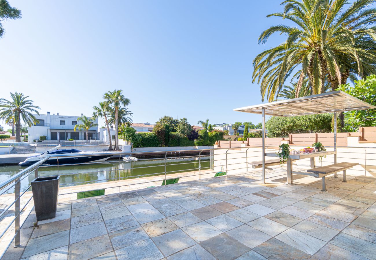 Villa in Empuriabrava - 0031-TER House at the canal with pool, mooring and studio