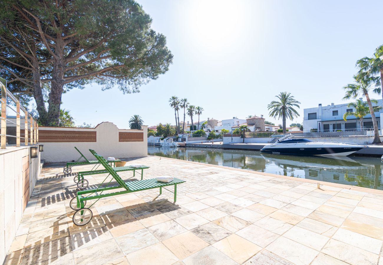 Villa in Empuriabrava - 0031-TER House at the canal with pool, mooring and studio