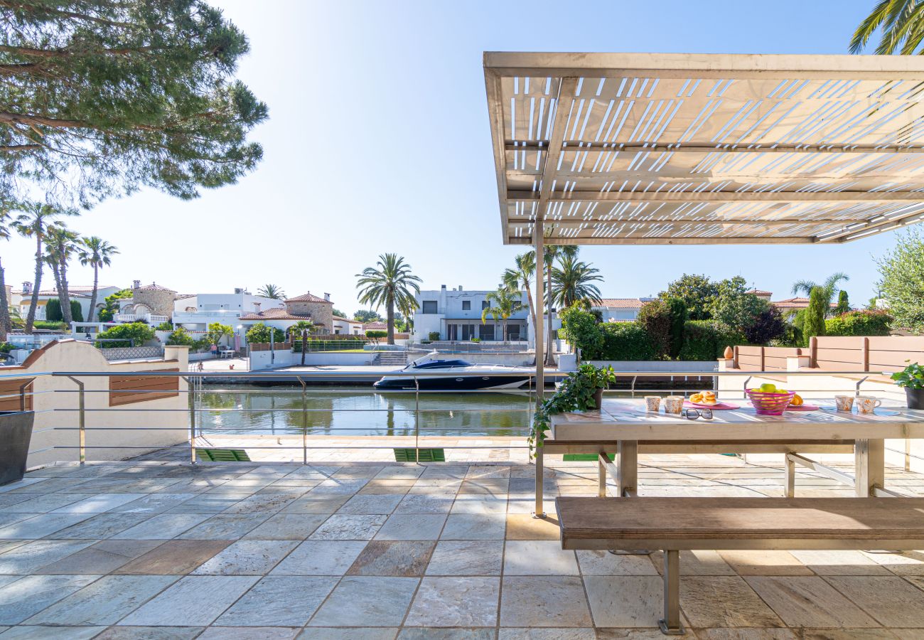 Villa in Empuriabrava - 0031-TER House at the canal with pool, mooring and studio