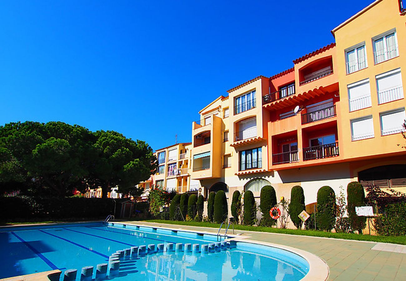 Apartment in Empuriabrava - 0093-MIRABLAU Apartment with seaview