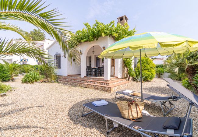Villa in Empuriabrava - 0119-MONTSENY House with studio