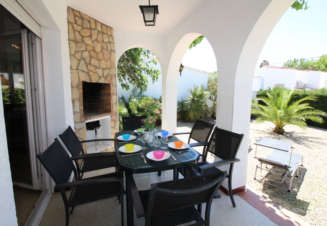 Villa in Empuriabrava - 0119-MONTSENY House with studio