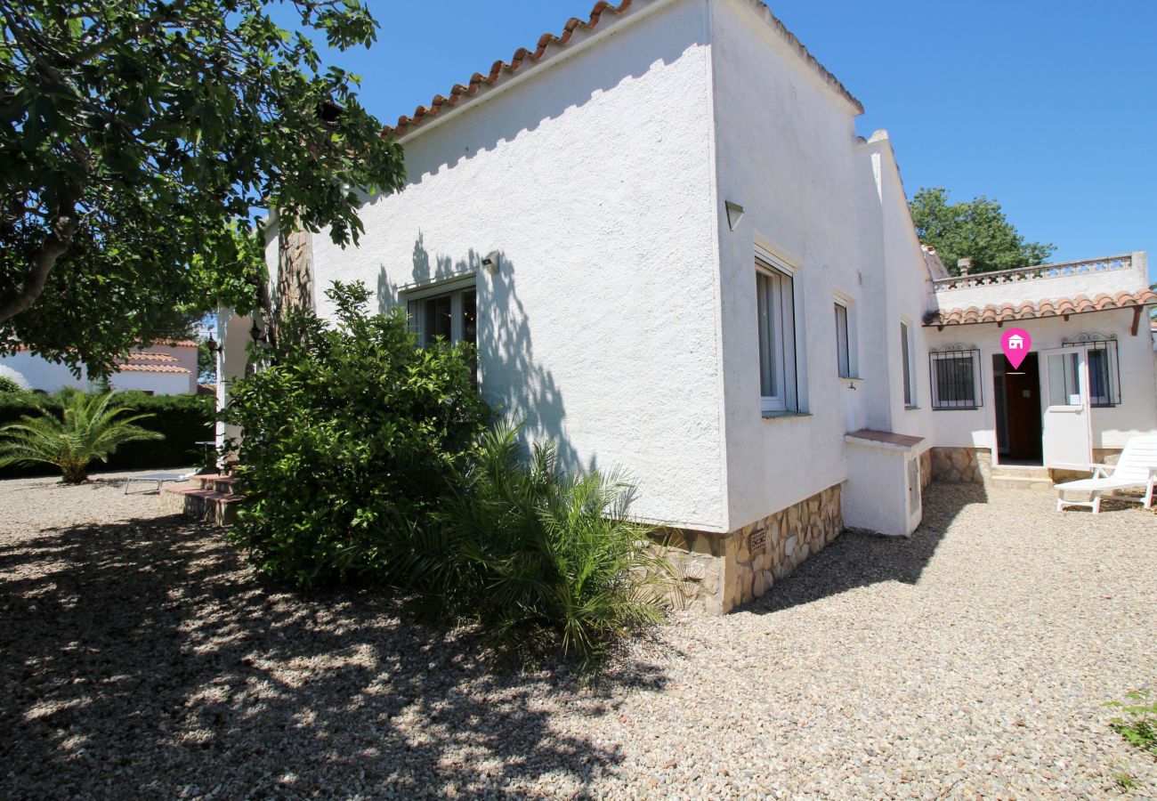 Villa in Empuriabrava - 0119-MONTSENY House with studio