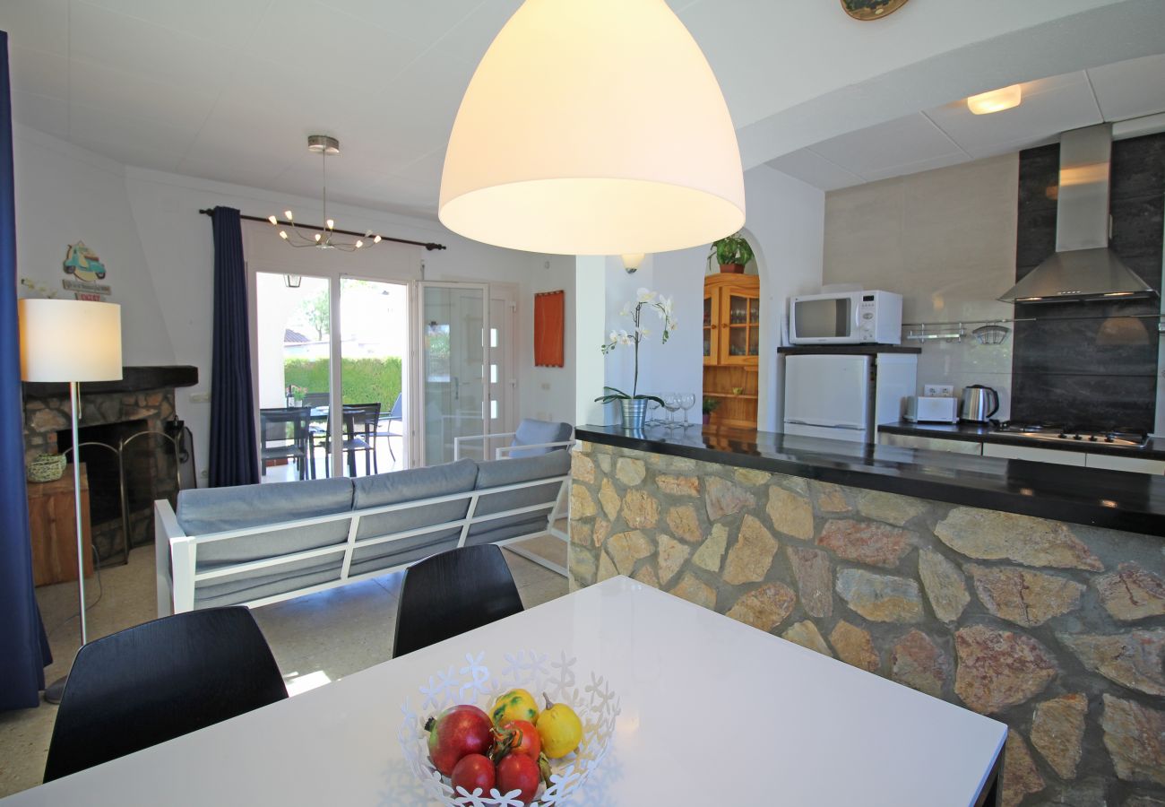 Villa in Empuriabrava - 0119-MONTSENY House with studio