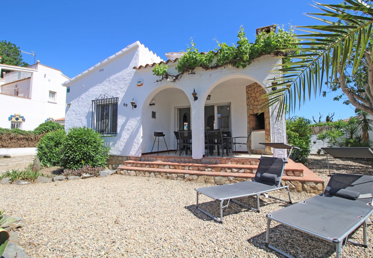 Villa in Empuriabrava - 0119-MONTSENY House with studio