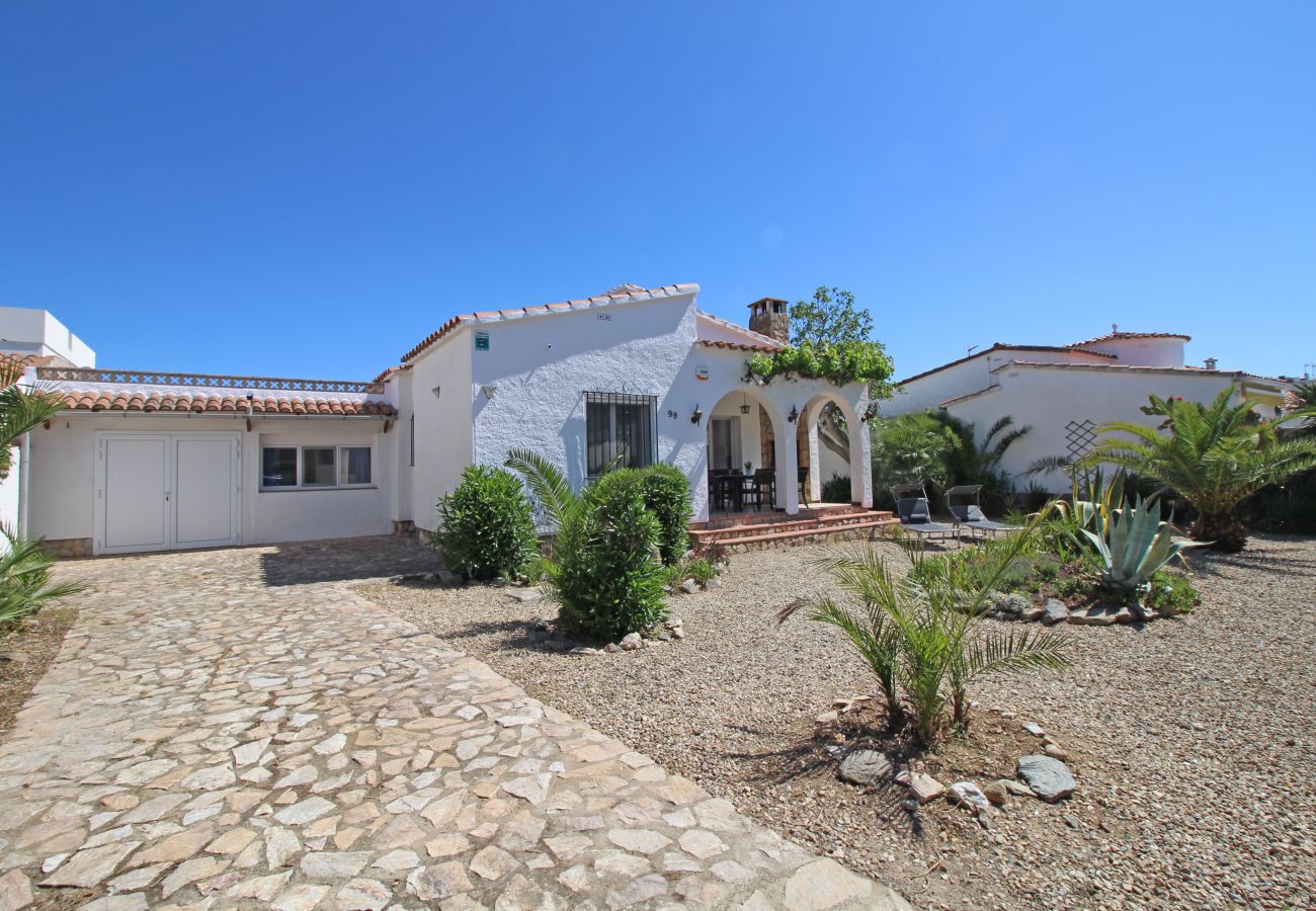 Villa in Empuriabrava - 0119-MONTSENY House with studio