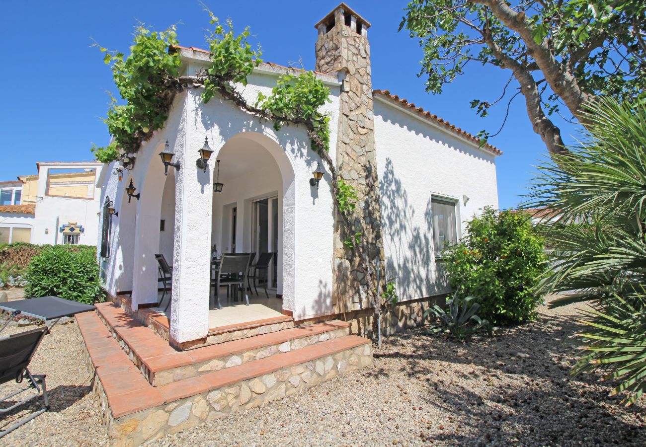 Villa in Empuriabrava - 0119-MONTSENY House with studio
