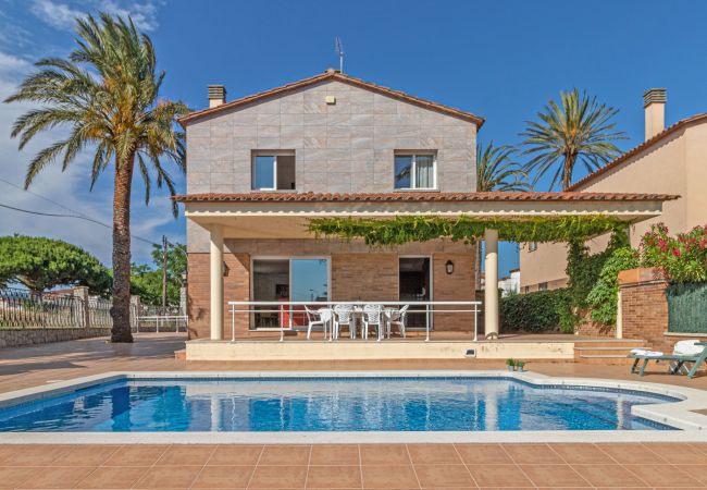 Villa/Dettached house in Empuriabrava - 0145-PANI House at the canal with pool and mooring