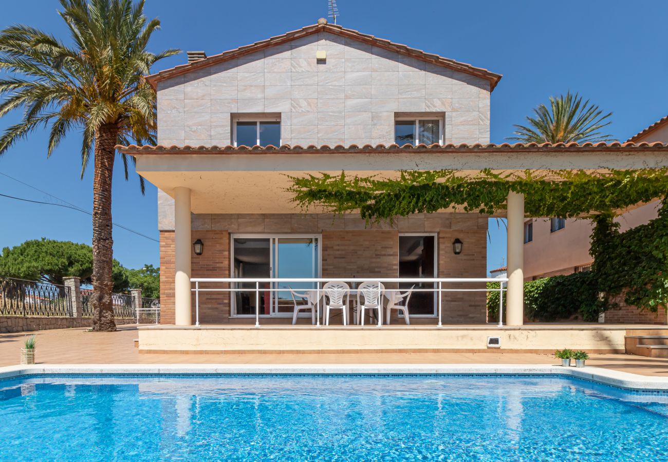 Villa in Empuriabrava - 0145-PANI House at the canal with pool and mooring