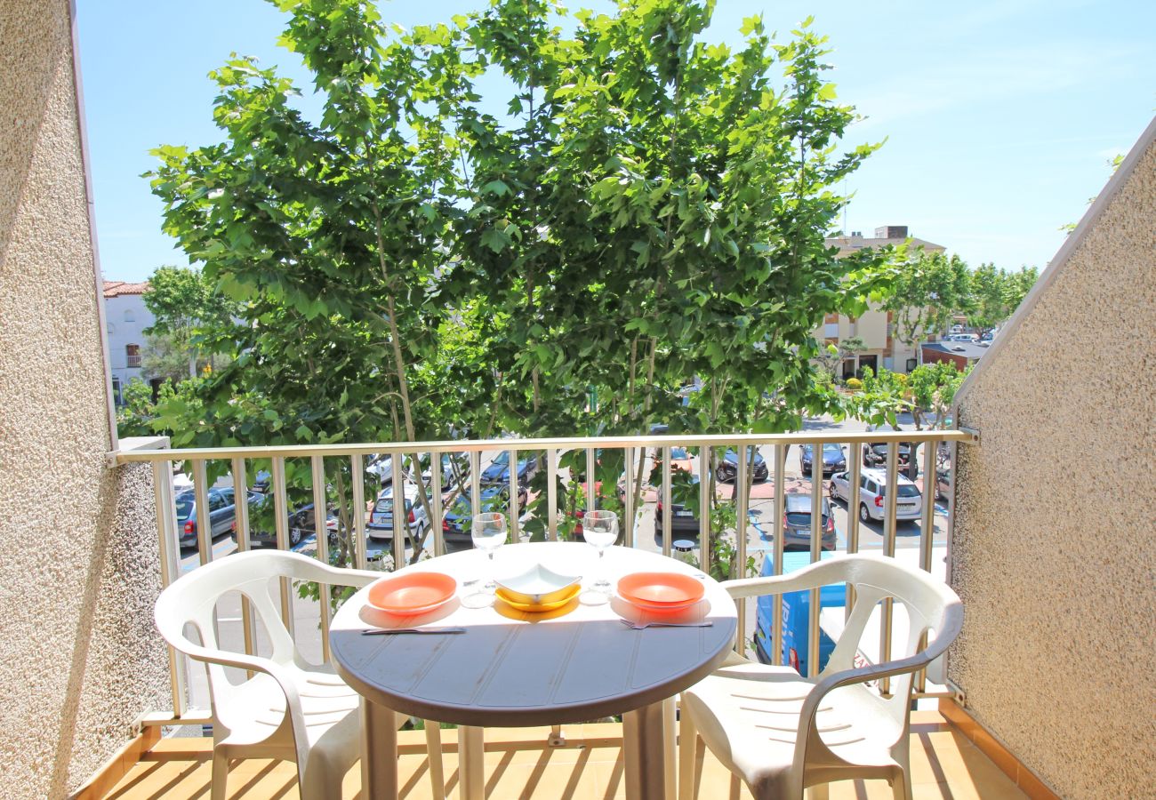 Studio in Empuriabrava - 0167-POBLAT TIPIC Studio near the beach