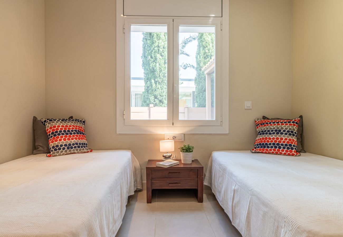 Villa in Empuriabrava - 0141-PANI House at the canal with pool and mooring