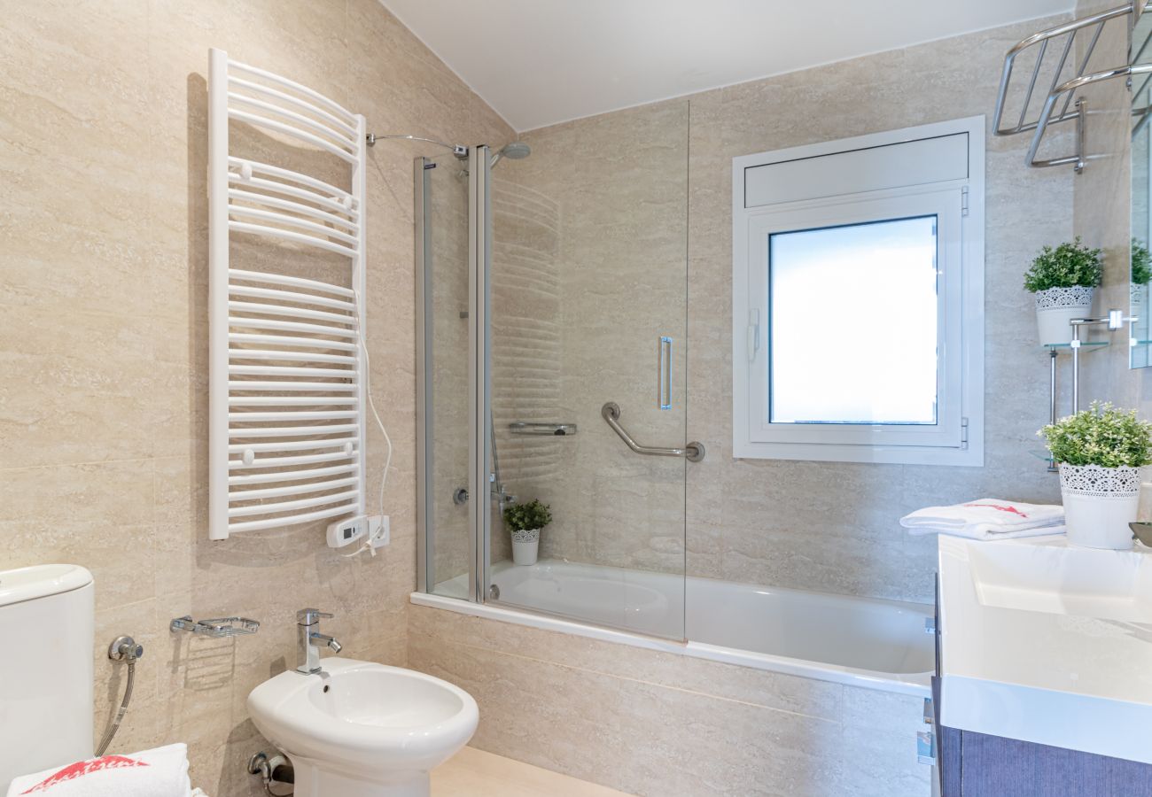 Villa in Empuriabrava - 0141-PANI House at the canal with pool and mooring