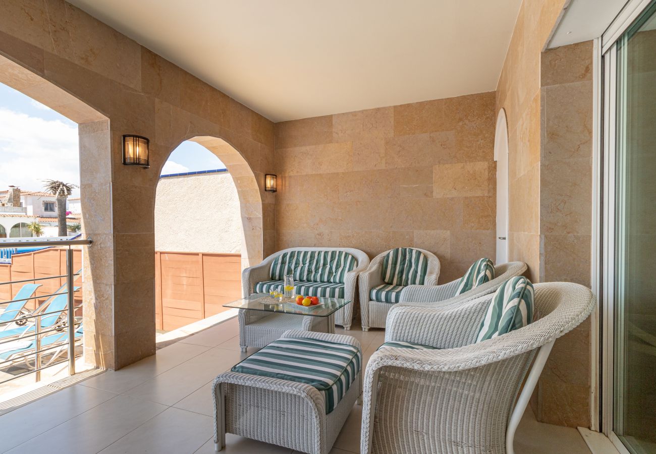 Villa in Empuriabrava - 0141-PANI House at the canal with pool and mooring