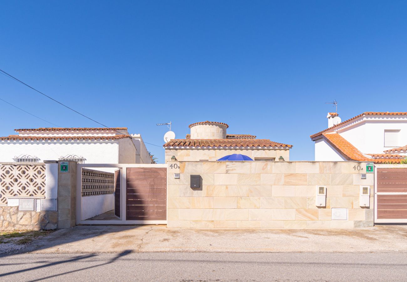 Villa in Empuriabrava - 0034-NOGUERA House with small pool