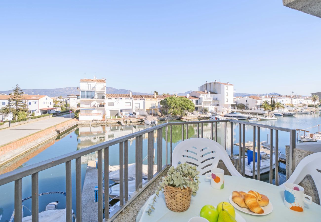 Apartment in Empuriabrava - 0139-ONADA Apartment with canal view
