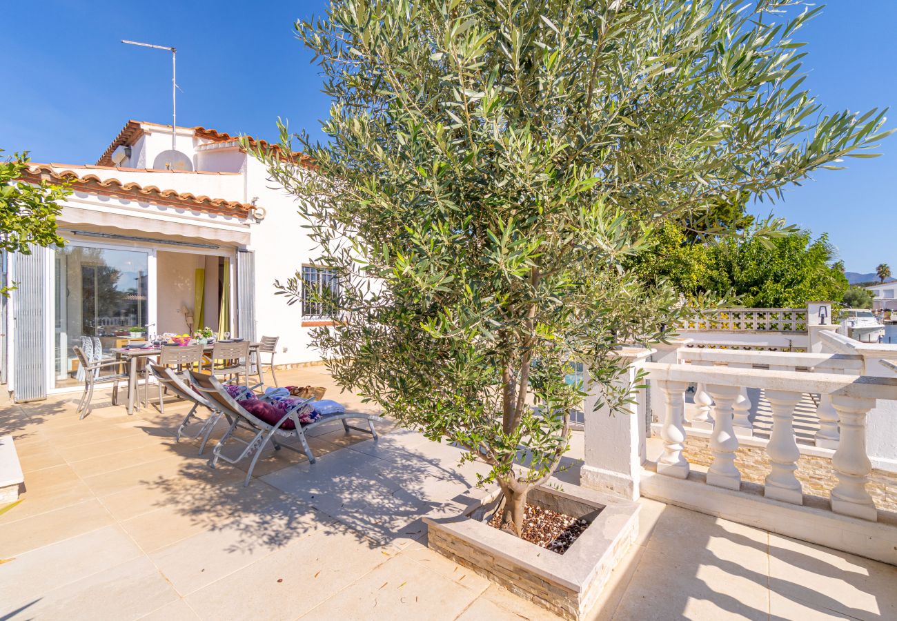 Villa in Empuriabrava - 0042-FLAMICELL House at the canal with pool