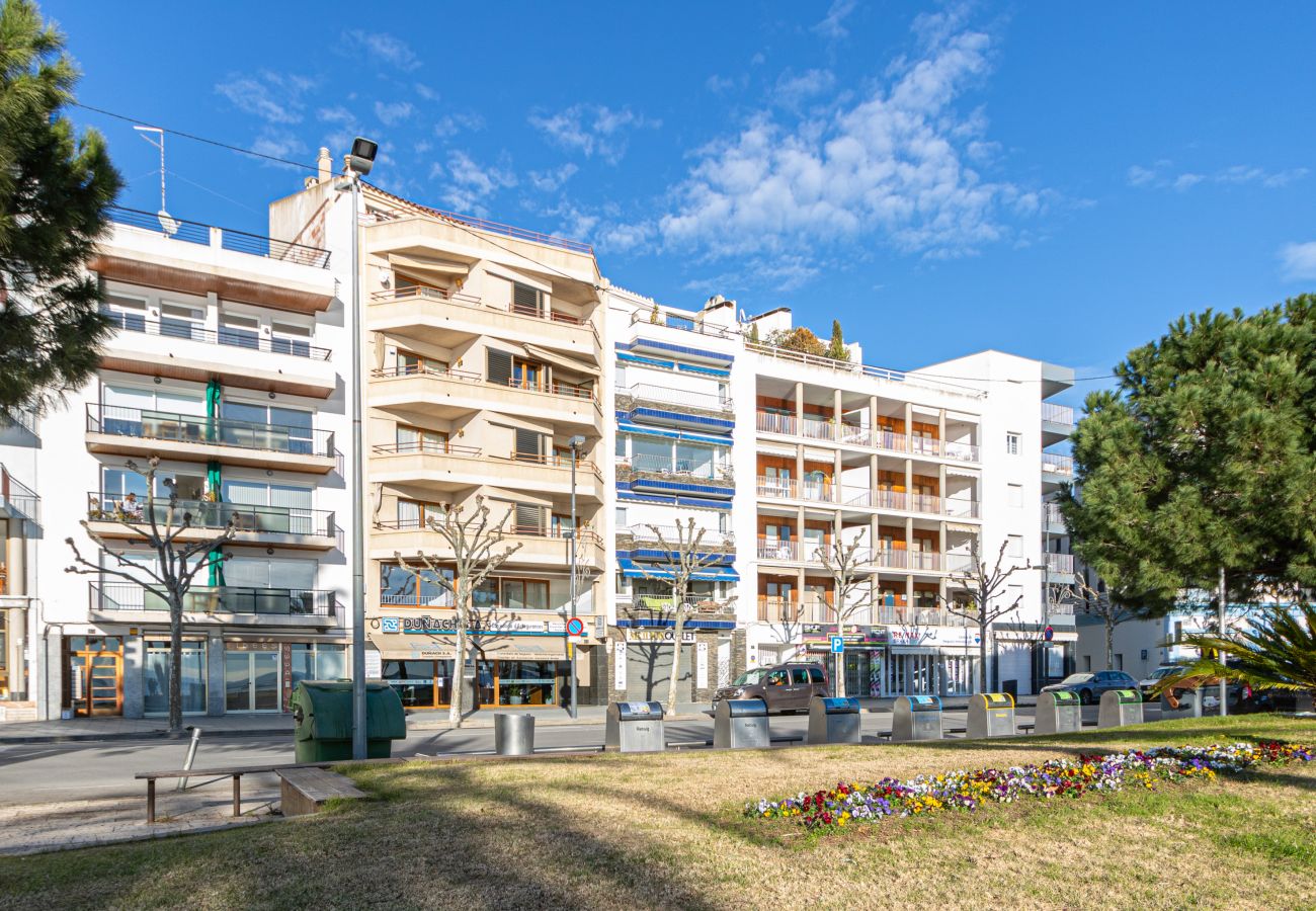 Apartment in Rosas / Roses - 2006-AV DE RHODE Apartment with wifi and seaview