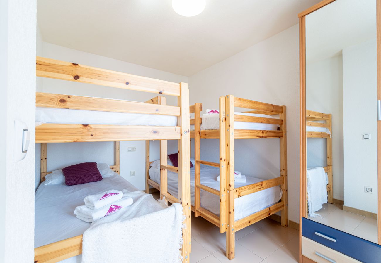 Apartment in Empuriabrava - 0183-SANT MAURICI Apartment with canal view and parking