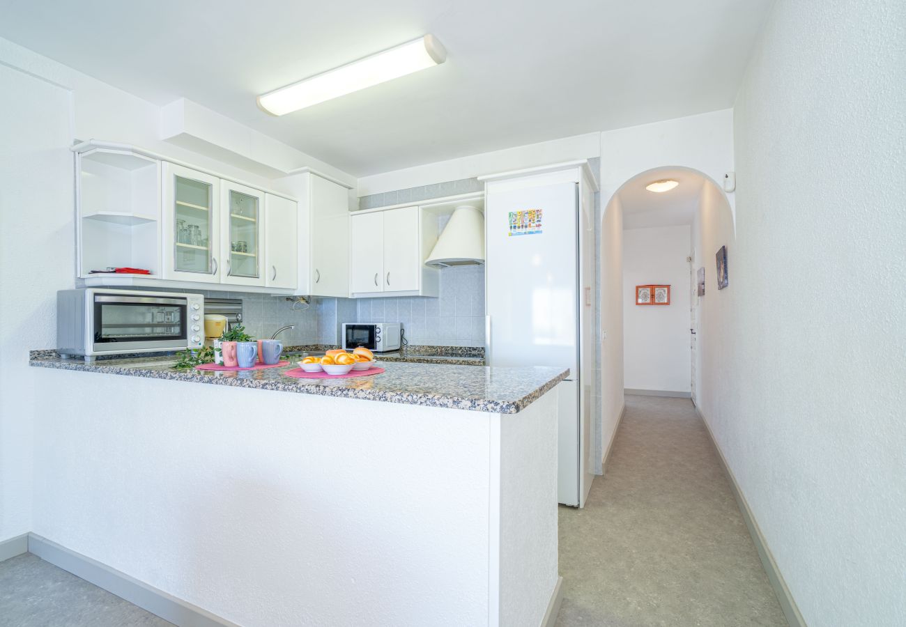 Apartment in Empuriabrava - 0183-SANT MAURICI Apartment with canal view and parking