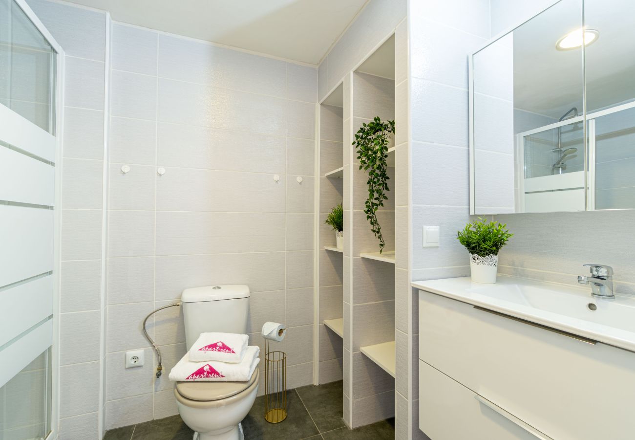 Apartment in Empuriabrava - 0183-SANT MAURICI Apartment with canal view and parking