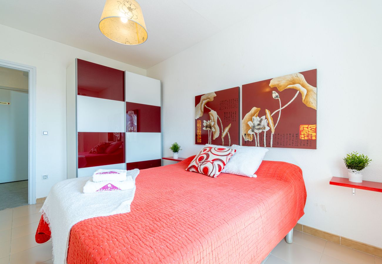 Apartment in Empuriabrava - 0183-SANT MAURICI Apartment with canal view and parking