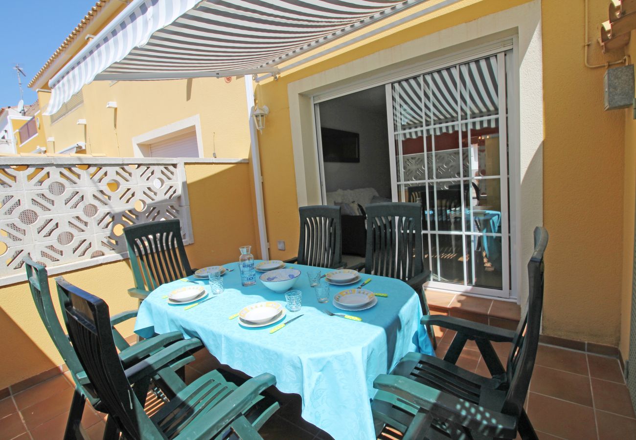 Villa in Empuriabrava - 0152-PUIGMAL Modern house for 6 people