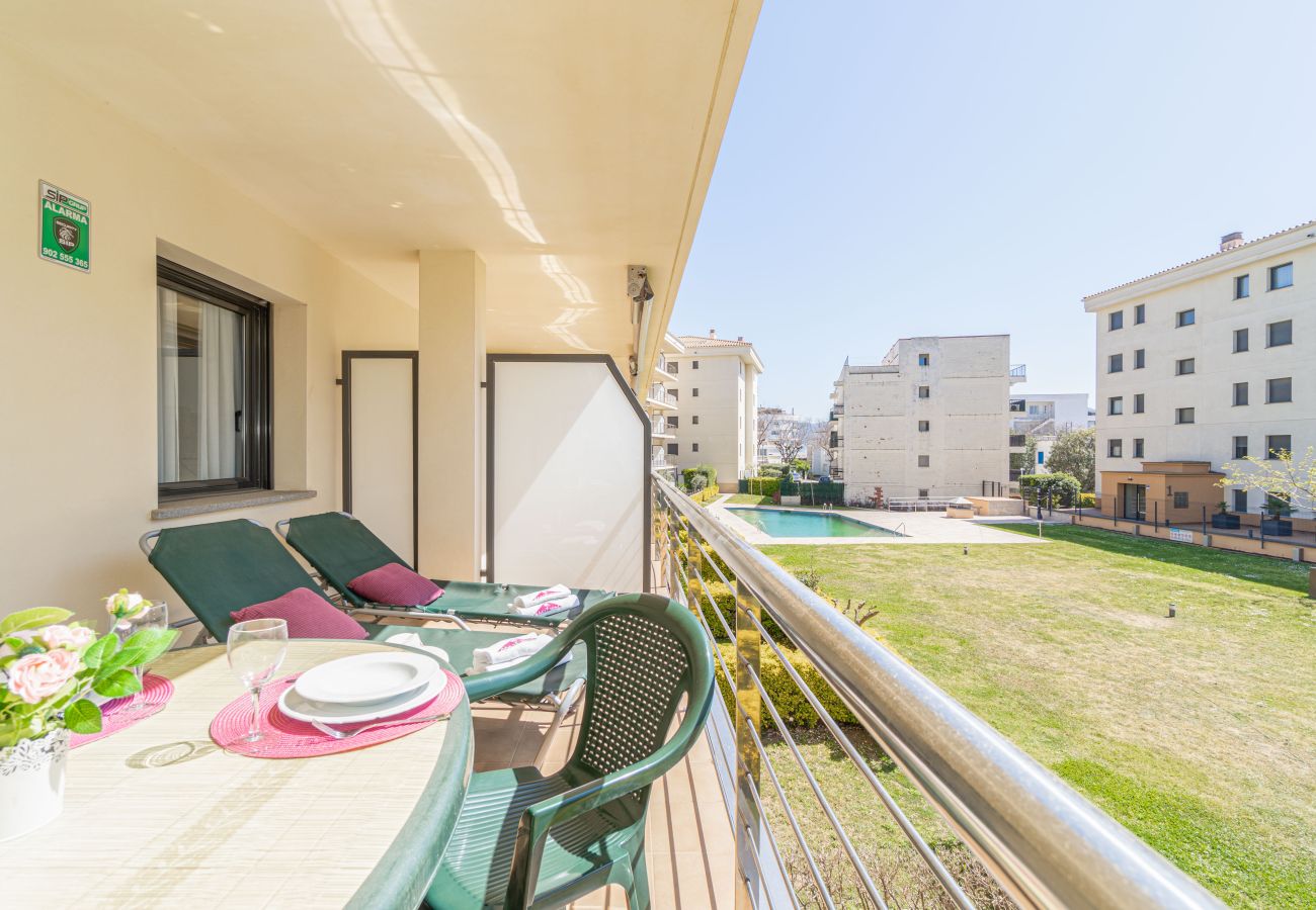 Apartment in Rosas / Roses - 8010-MIL.LENI Apartment with community pool and parking