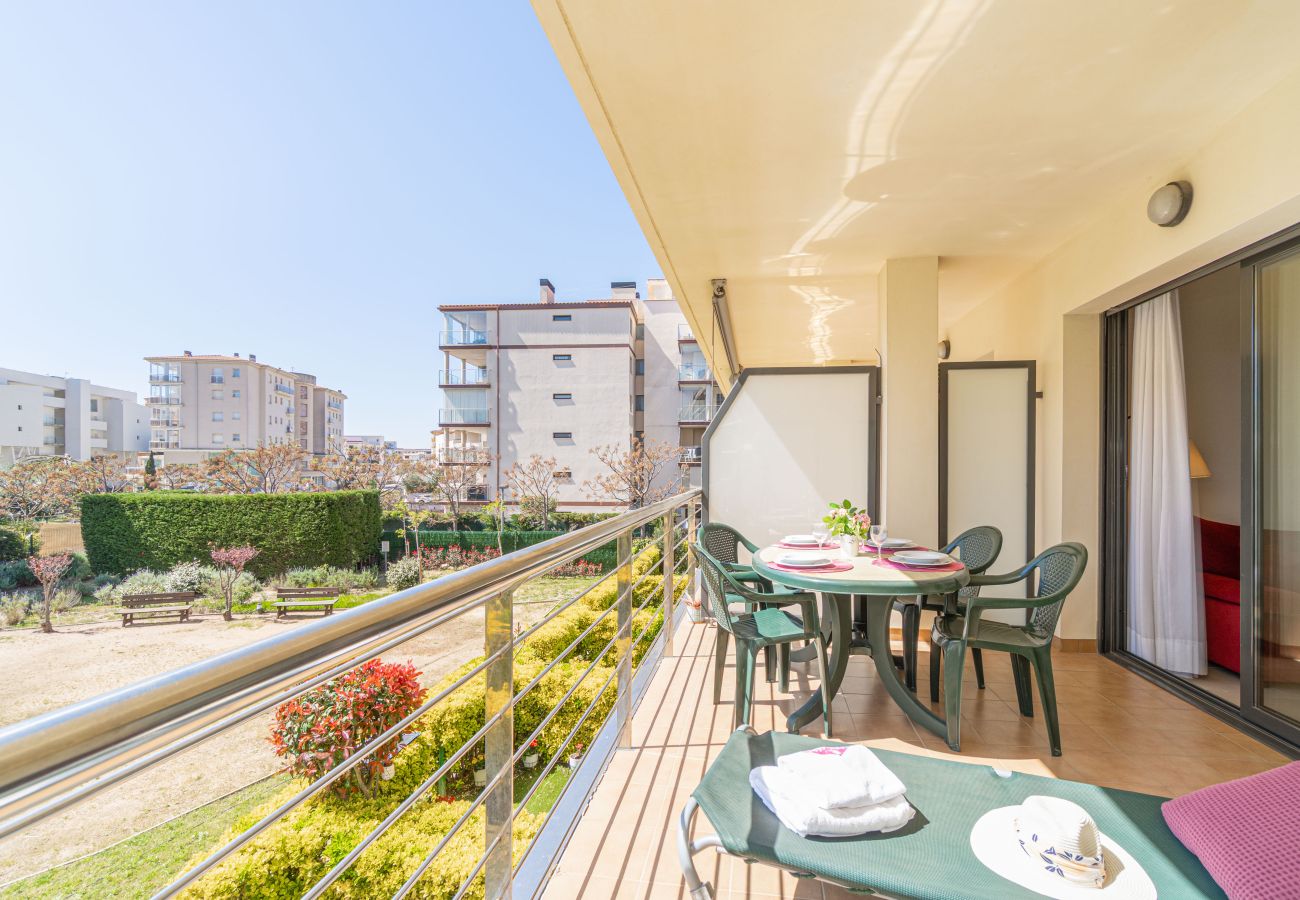 Apartment in Rosas / Roses - 8010-MIL.LENI Apartment with community pool and parking
