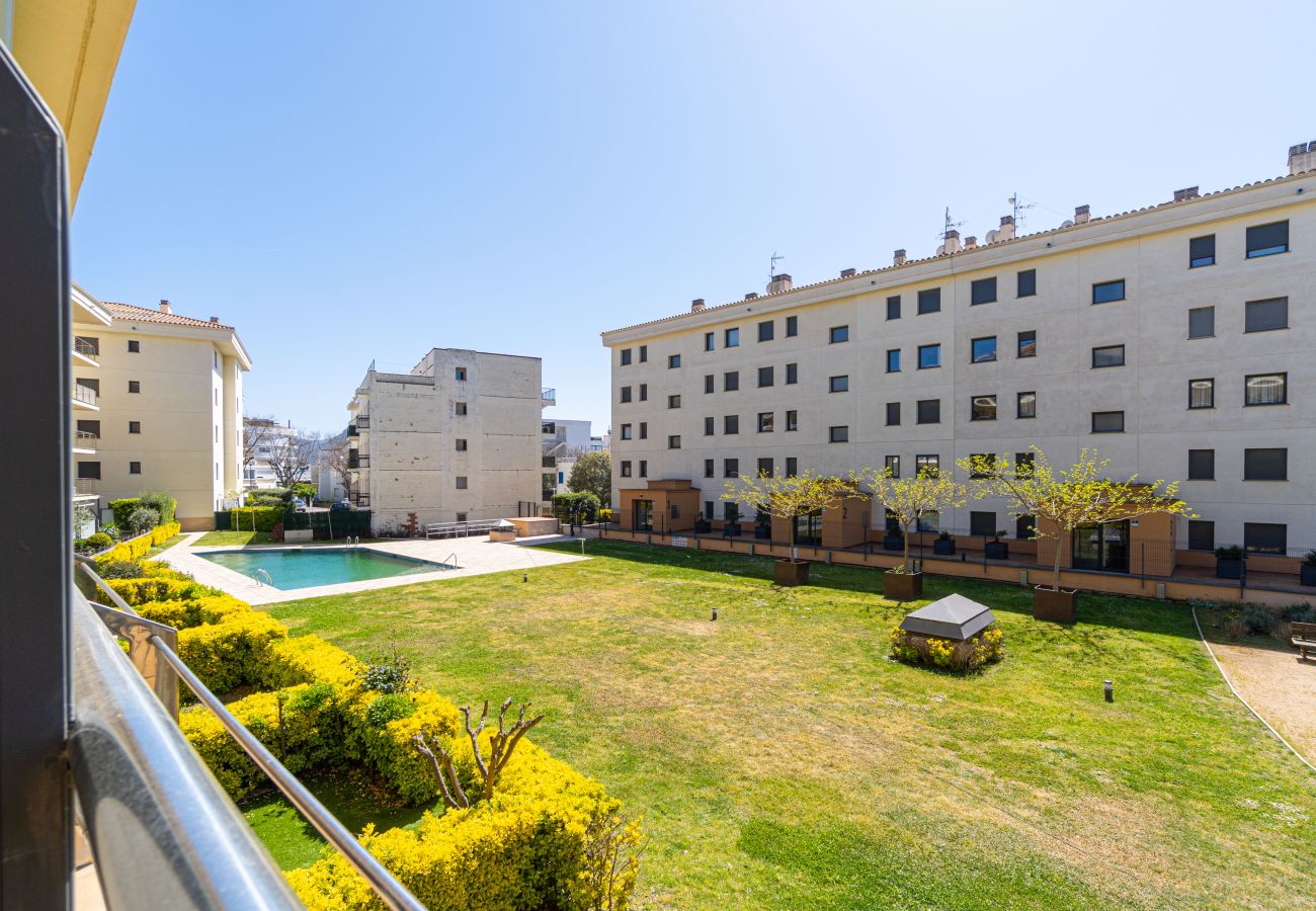 Apartment in Rosas / Roses - 8010-MIL.LENI Apartment with community pool and parking