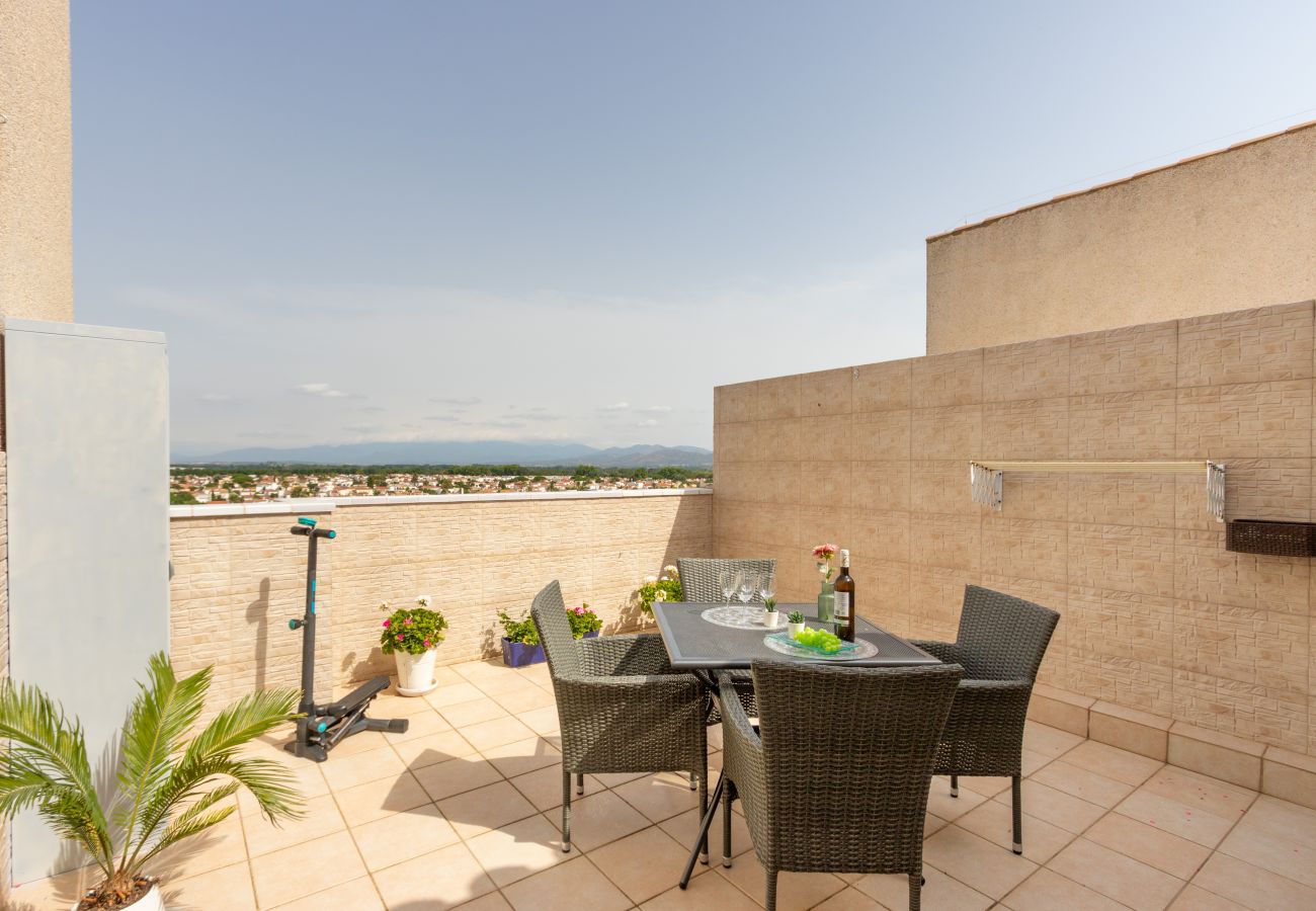 Apartment in Empuriabrava - 0160-PORT GREC Apartment with WIFI, Smart TV, canal and sea view