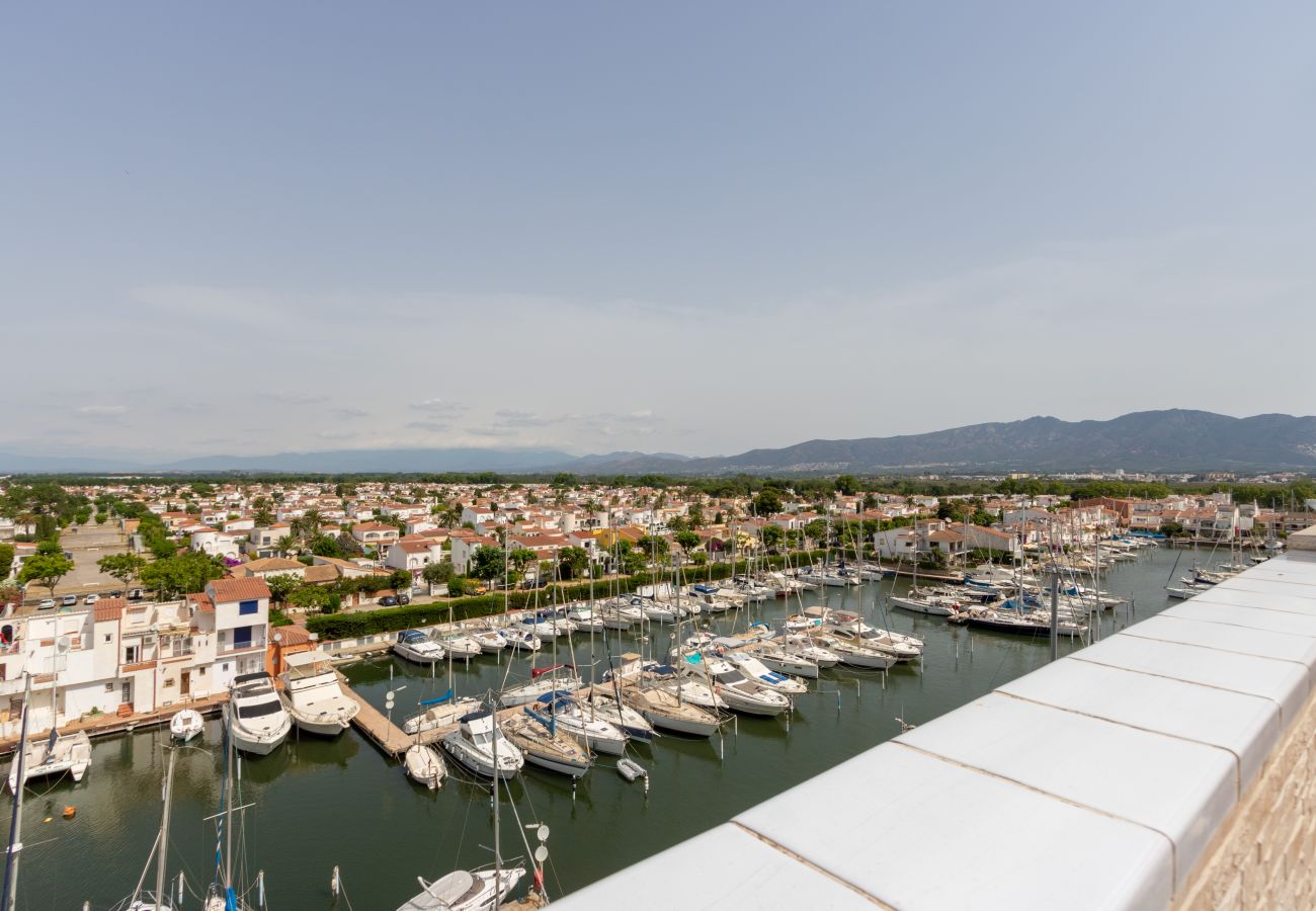 Apartment in Empuriabrava - 0160-PORT GREC Apartment with WIFI, Smart TV, canal and sea view