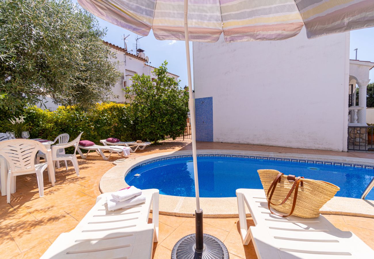 Villa in Empuriabrava - 0191-SANT MAURICI House with private pool
