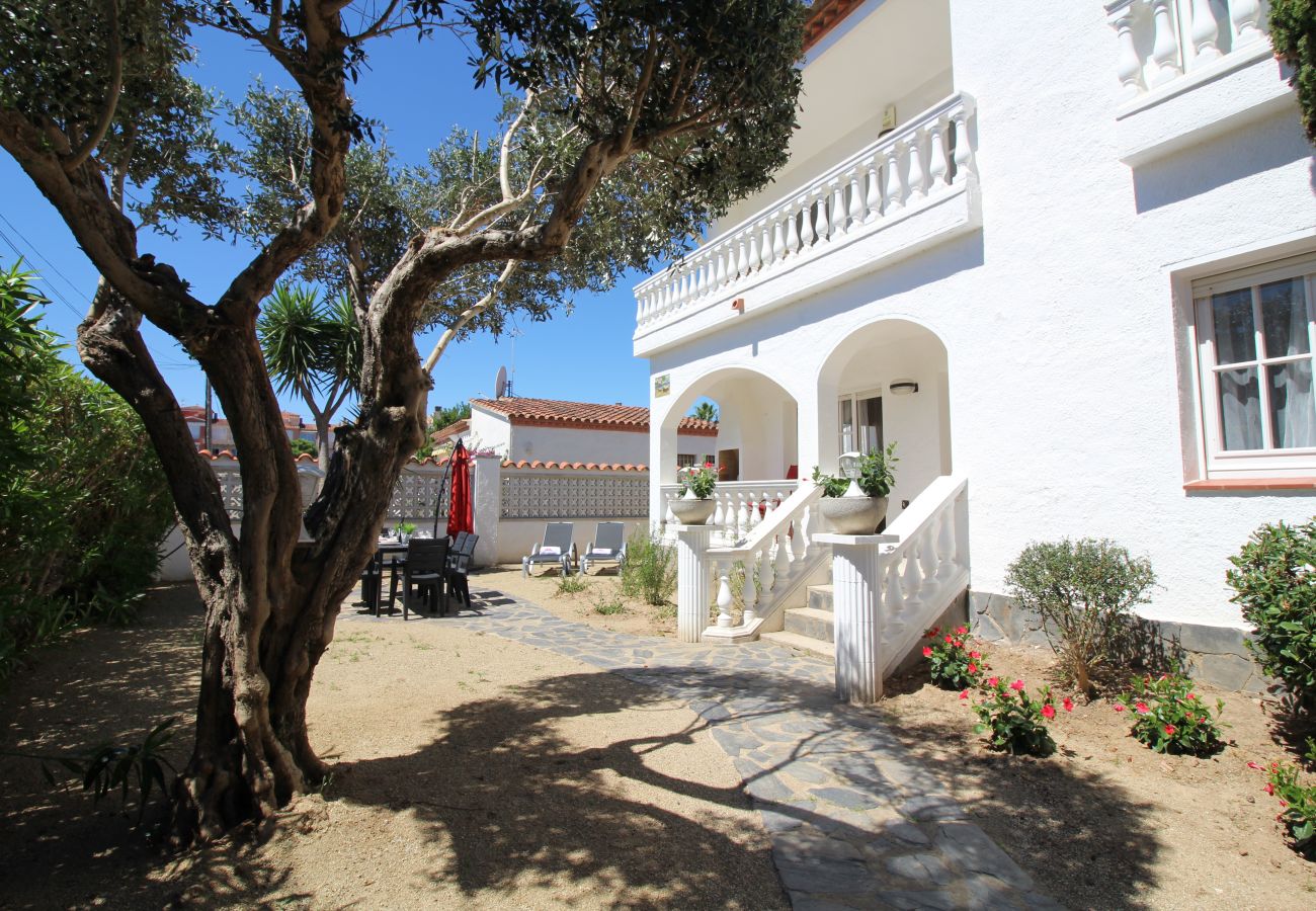 Villa in Empuriabrava - 0024-BAHIA  House with 3 bedrooms near the beach