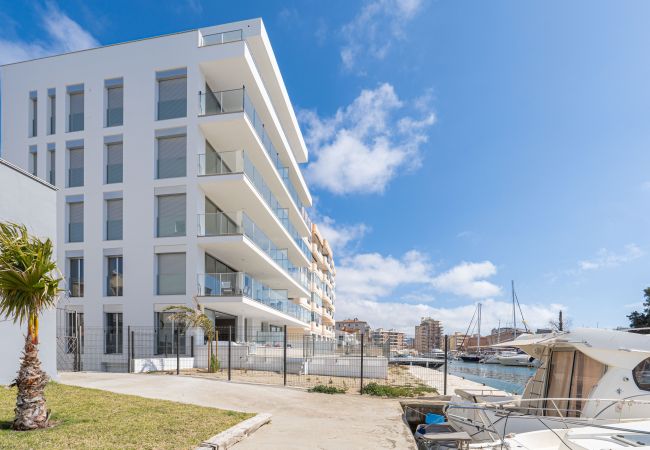 Apartment in Rosas / Roses - 2010-AV.PLATJA Apartment high standing with community pool and parking