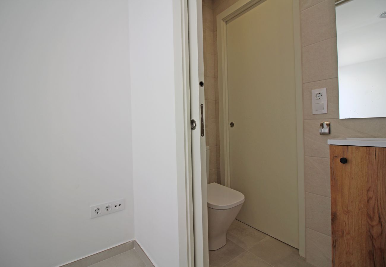 Villa in Empuriabrava - 0100-LLOBREGAT House at the canal with pool, mooring and studio