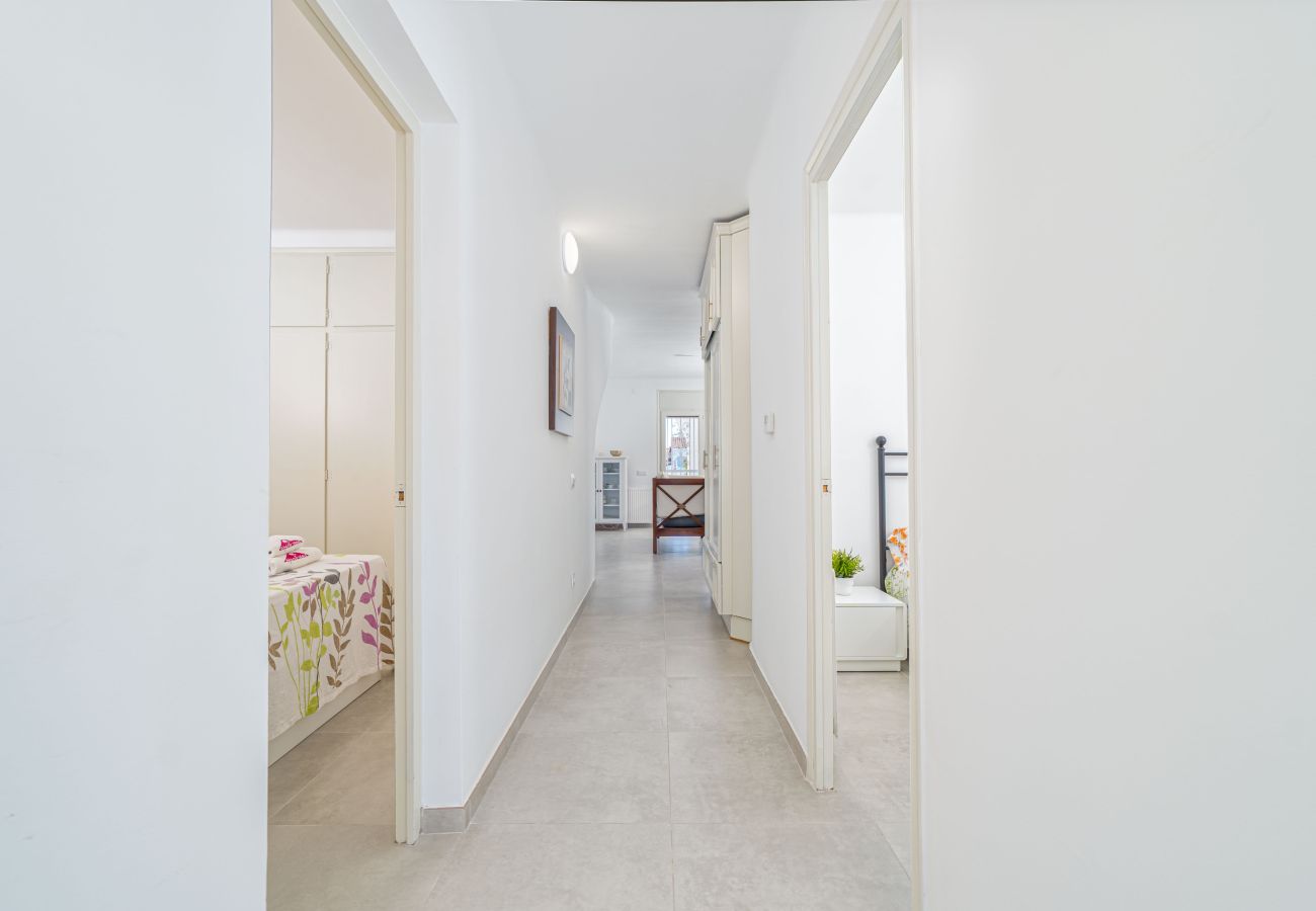Villa in Empuriabrava - 0100-LLOBREGAT House at the canal with pool, mooring and studio
