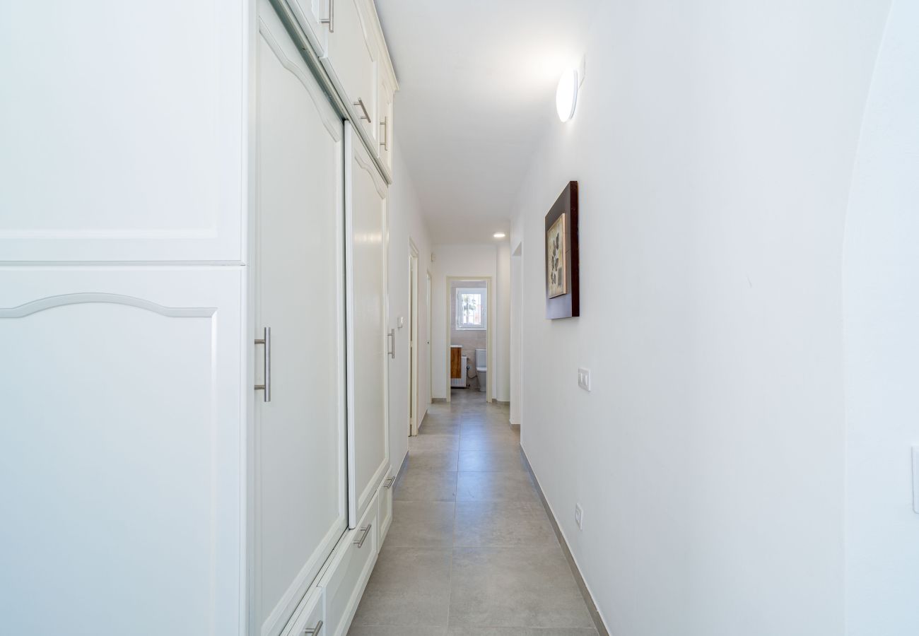Villa in Empuriabrava - 0100-LLOBREGAT House at the canal with pool, mooring and studio