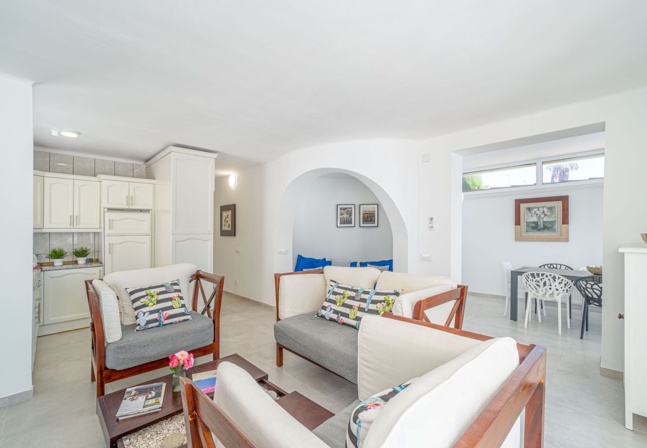 Villa in Empuriabrava - 0100-LLOBREGAT House at the canal with pool, mooring and studio