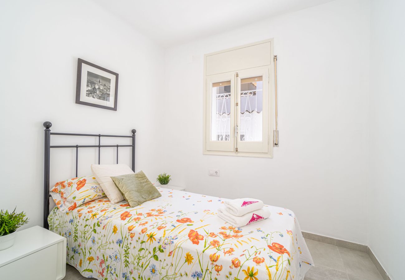 Villa in Empuriabrava - 0100-LLOBREGAT House at the canal with pool, mooring and studio