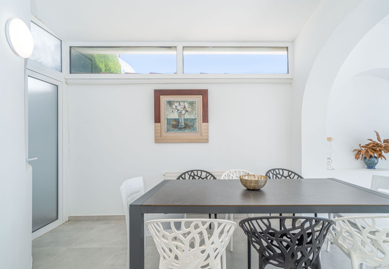 Villa in Empuriabrava - 0100-LLOBREGAT House at the canal with pool, mooring and studio