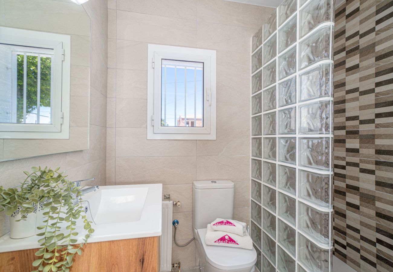 Villa in Empuriabrava - 0100-LLOBREGAT House at the canal with pool, mooring and studio