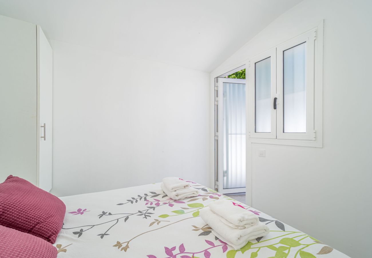 Villa in Empuriabrava - 0100-LLOBREGAT House at the canal with pool, mooring and studio