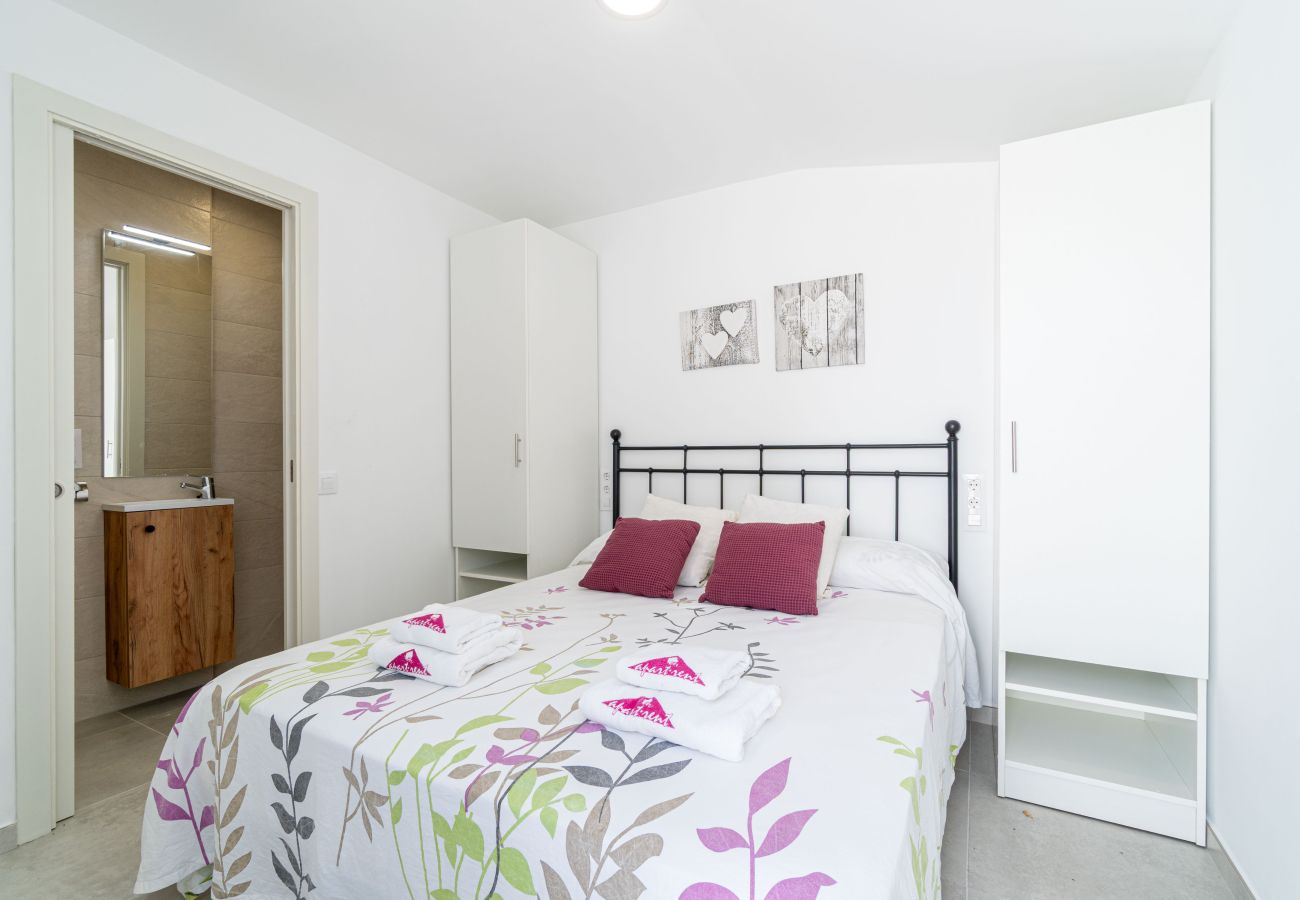 Villa in Empuriabrava - 0100-LLOBREGAT House at the canal with pool, mooring and studio