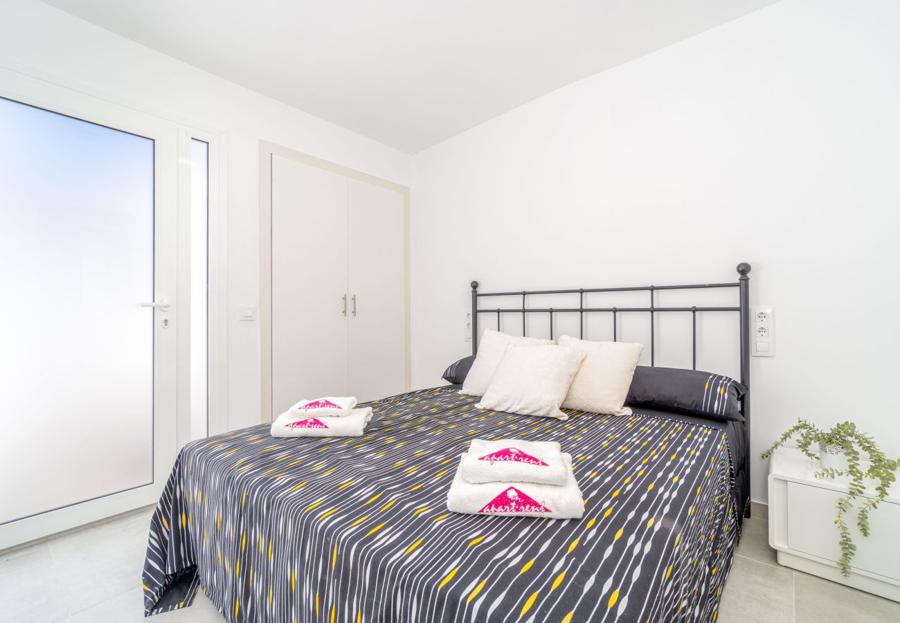 Villa in Empuriabrava - 0100-LLOBREGAT House at the canal with pool, mooring and studio