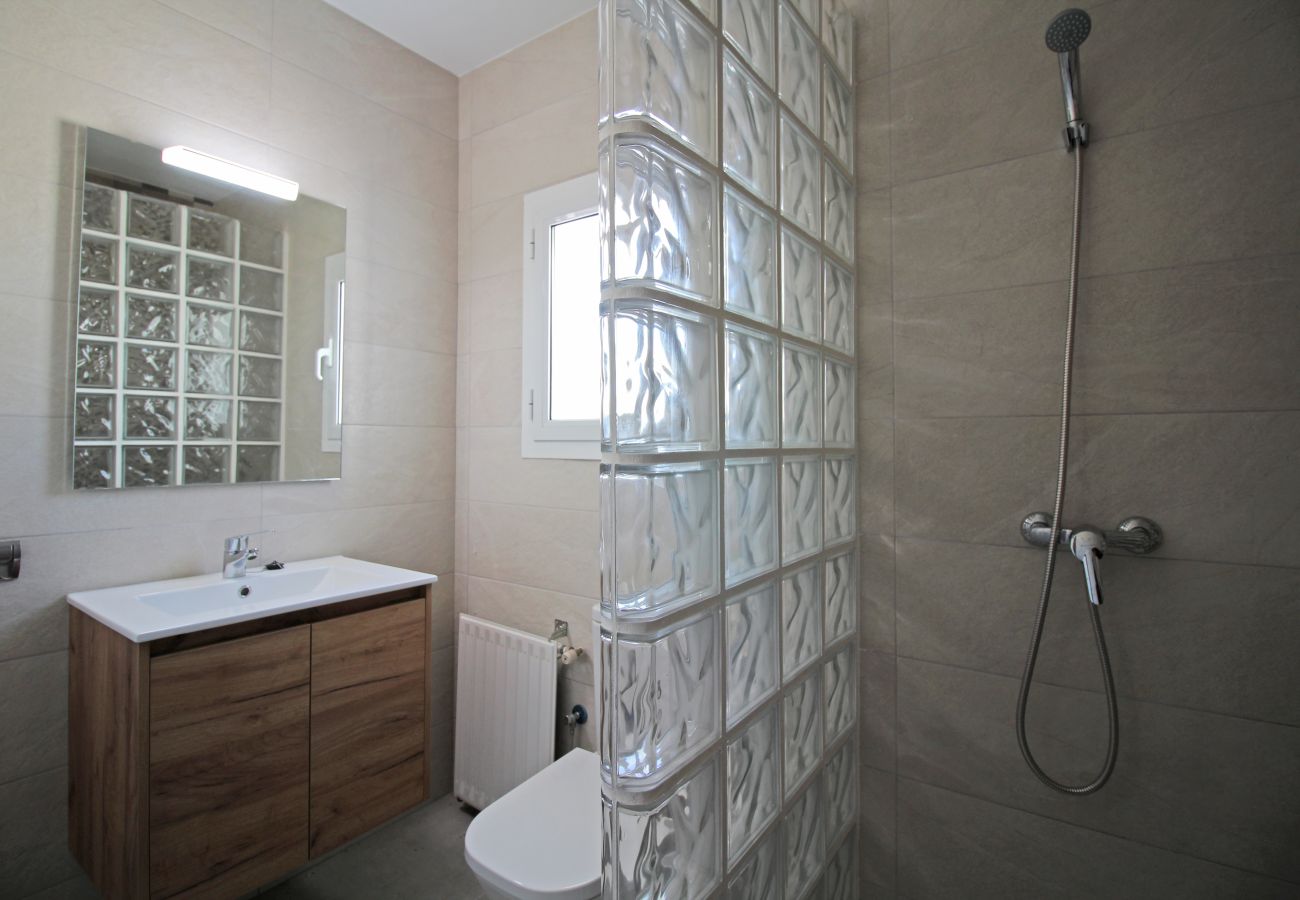 Villa in Empuriabrava - 0100-LLOBREGAT House at the canal with pool, mooring and studio