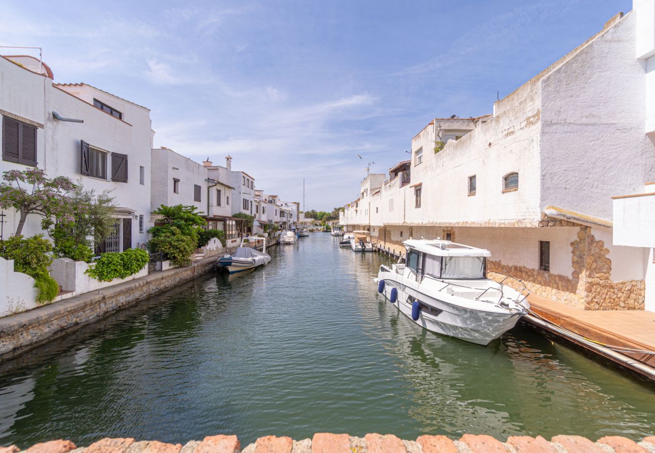 Villa in Empuriabrava - 0151-ILLA CARTAGO Canalfront Fisherman-Style House