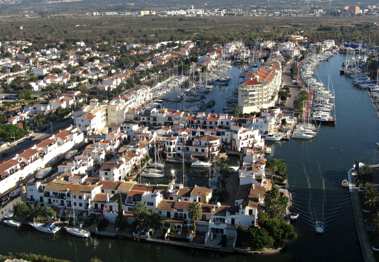 Villa in Empuriabrava - 0151-ILLA CARTAGO Canalfront Fisherman-Style House