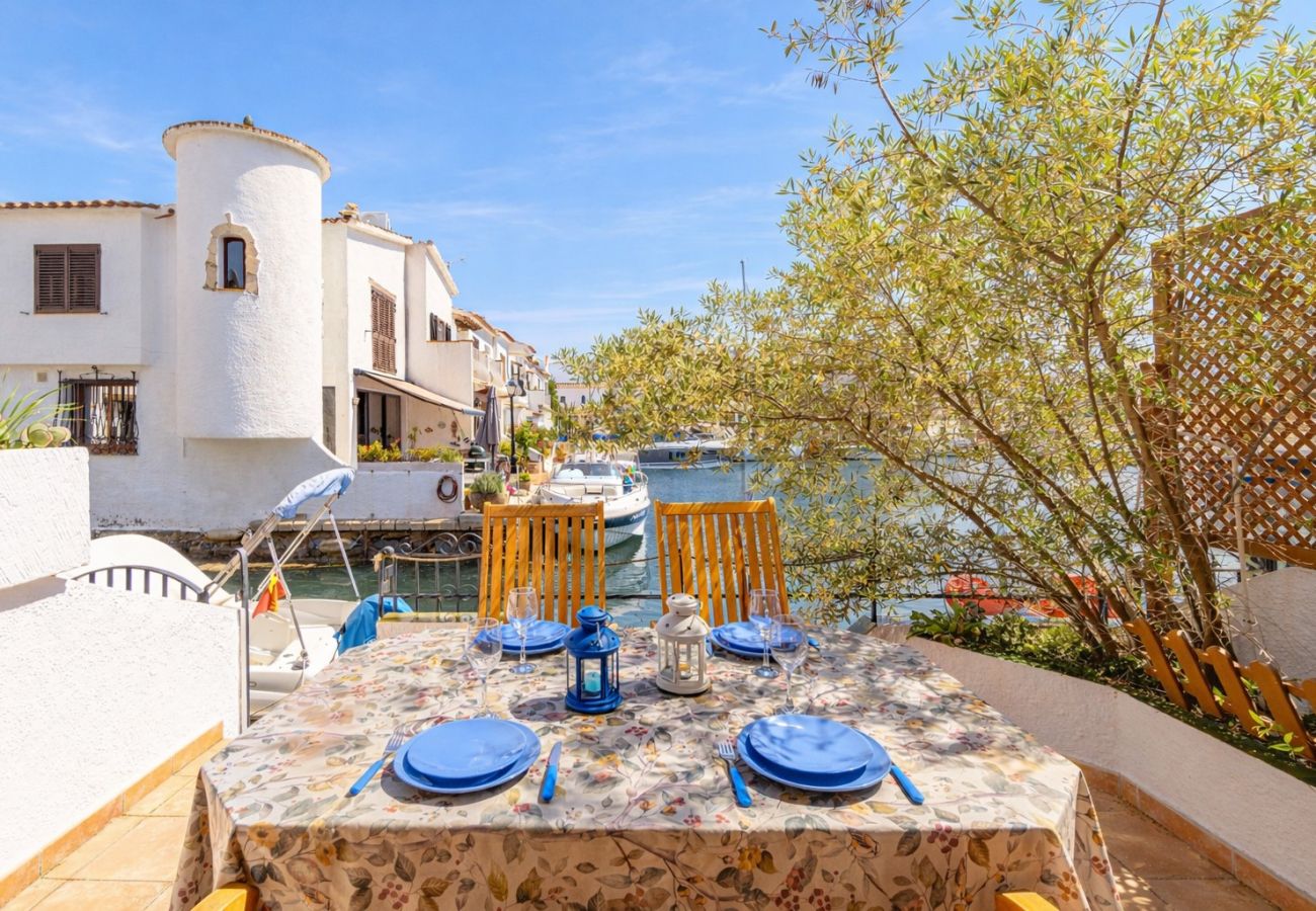 Villa in Empuriabrava - 0151-ILLA CARTAGO Canalfront Fisherman-Style House